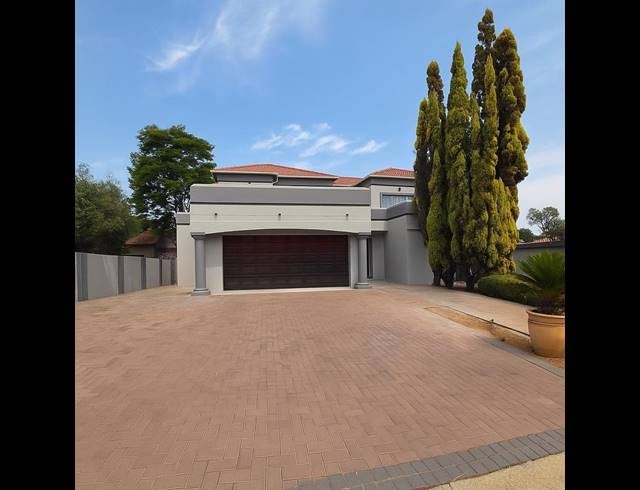 5 BEDROOM HOUSE FOR SALE IN MORELETAPARK